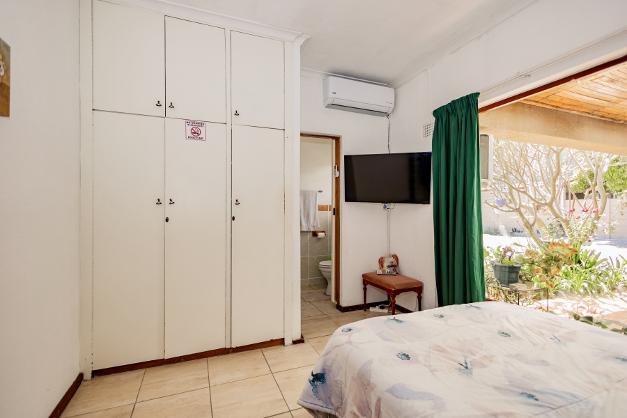 6 Bedroom Property for Sale in Schoongezicht Western Cape